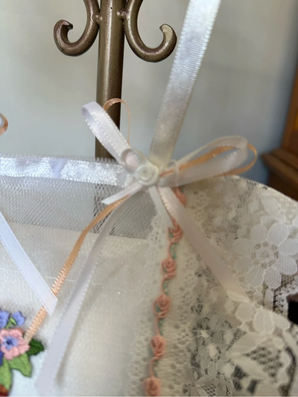 💐 Hand Crafted White and Pink Lace Hand Towel & Spare Toilet Paper Sachet 💐